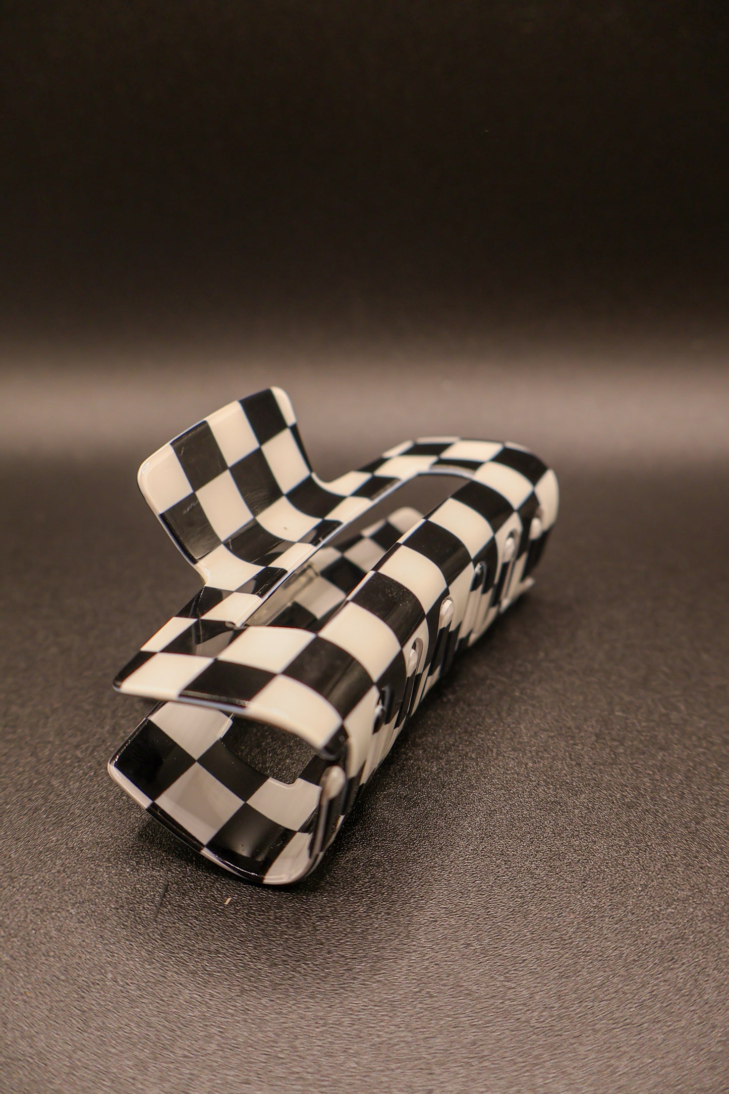 Checker claw clip