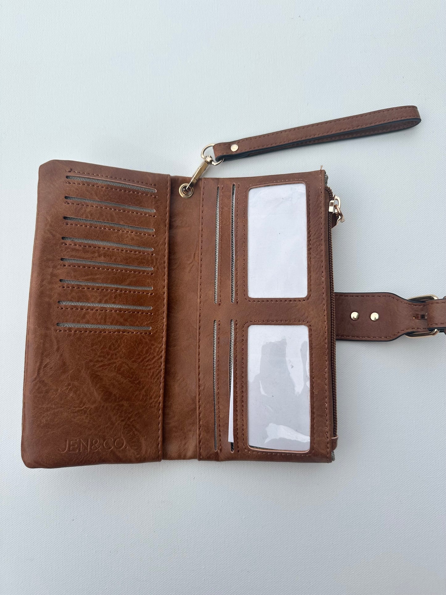 Buckle clutch