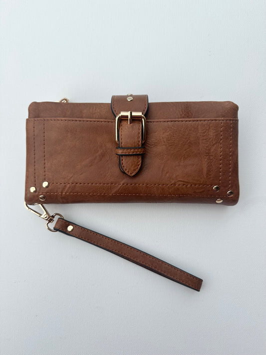 Buckle clutch